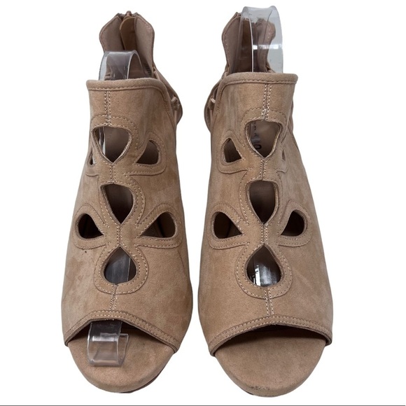 Torrid Beige Faux Suede Scallop Cut Out Open Toe Platform Stilettos Heels 10.5 - Picture 2 of 8